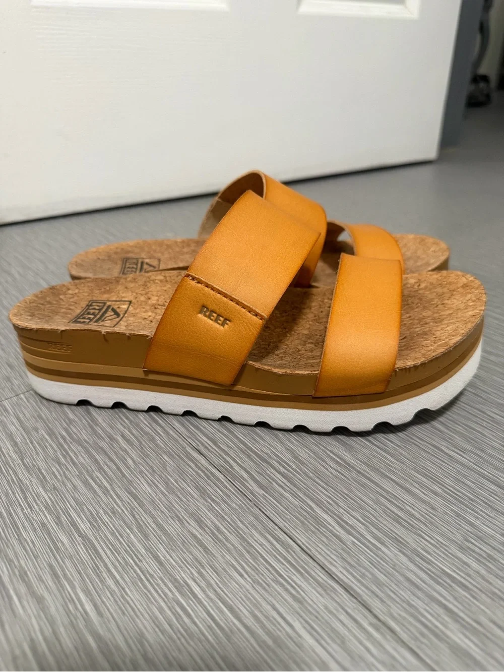 Reef Cushion Vista Hi Platform Slide Sandals Tan Cork Women’s 7 - Picture 4 of 9